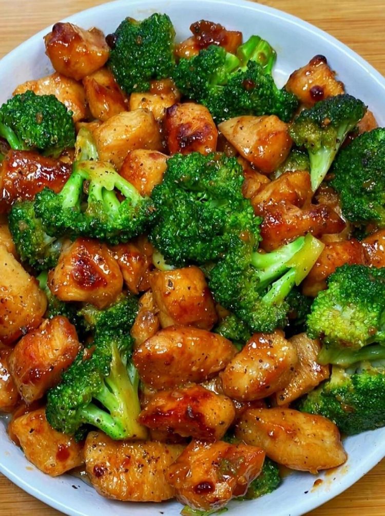 Chicken and Broccoli Stir-Fry (Xi Lan Hua Chao Ji Xiong Rou) - Savory China