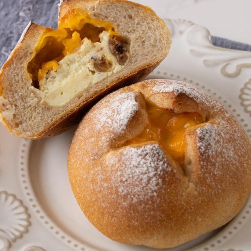 Fig Cream Cheese Bread (Wu Hua Guo Ru Lao Ou Bao) at Home