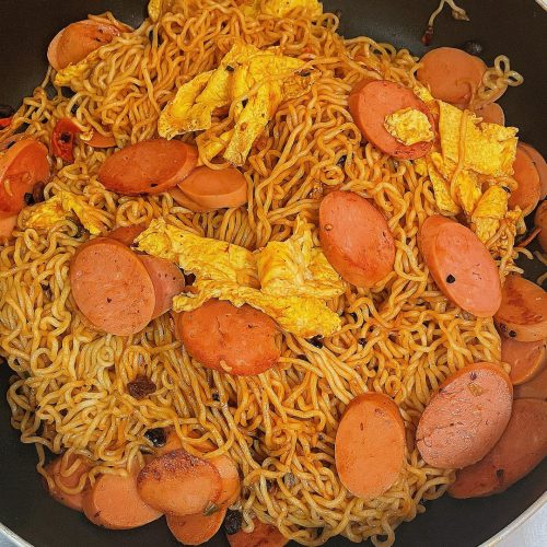 Lazy Stir-Fried Instant Noodles (Chao Fang Bian Mian)