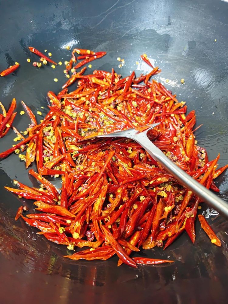 Chilly Thread Crispy Spicy Peanuts (醉香仁): Crunchy Peanuts with Numbing Chili